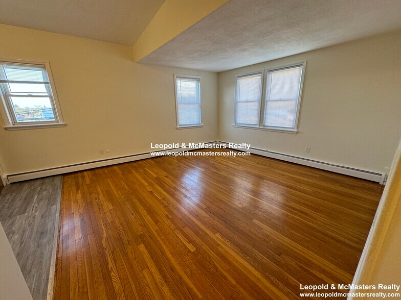 Primary Photo - 168 North Beacon St