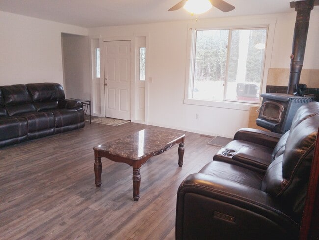 Building Photo - 2400 Richards Ct