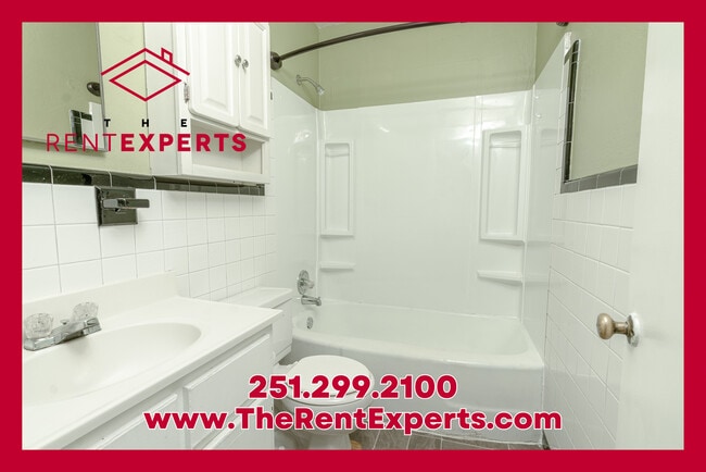 Building Photo - 100 Esplanade Ave