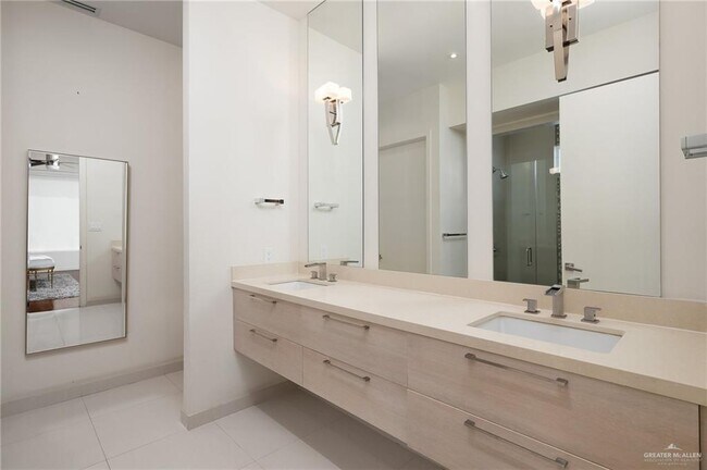 Building Photo - 22 Toronto Ave