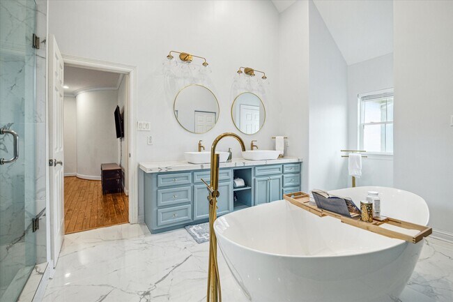 Building Photo - 1502 Whispering Pines Dr