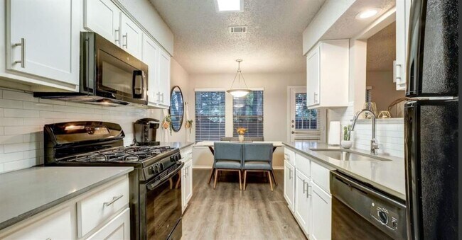 Building Photo - 1338 Christopher Ave