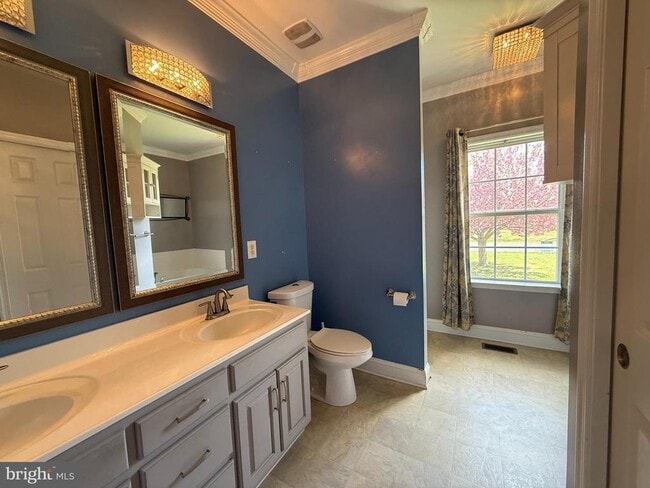 Building Photo - 220 Barnes Blvd