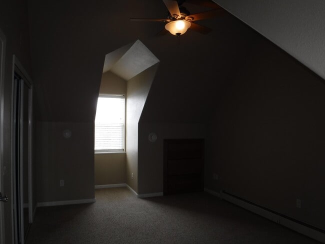 Building Photo - 441 Country Club Ln