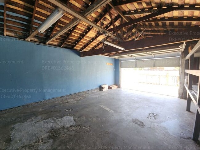 Building Photo - 3 Bedroom 2 Bath house