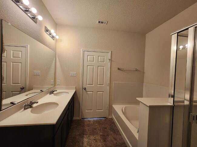 Building Photo - You do not want to miss out on this amazing 3-bedroom home in the Alta Vista area of Temple.  Thi...