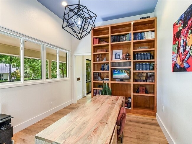 Building Photo - 3002 Hillview Rd