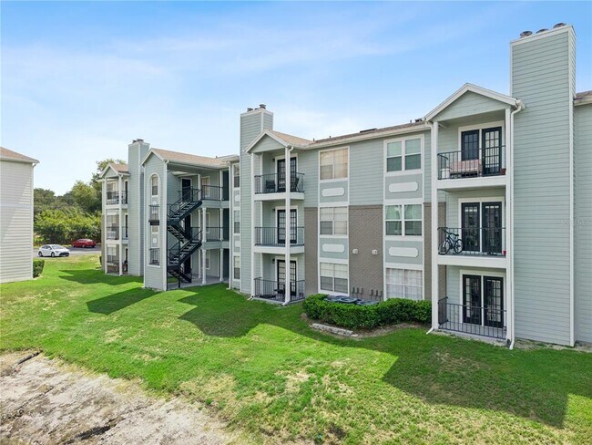 Building Photo - 2550 N Alafaya Trail