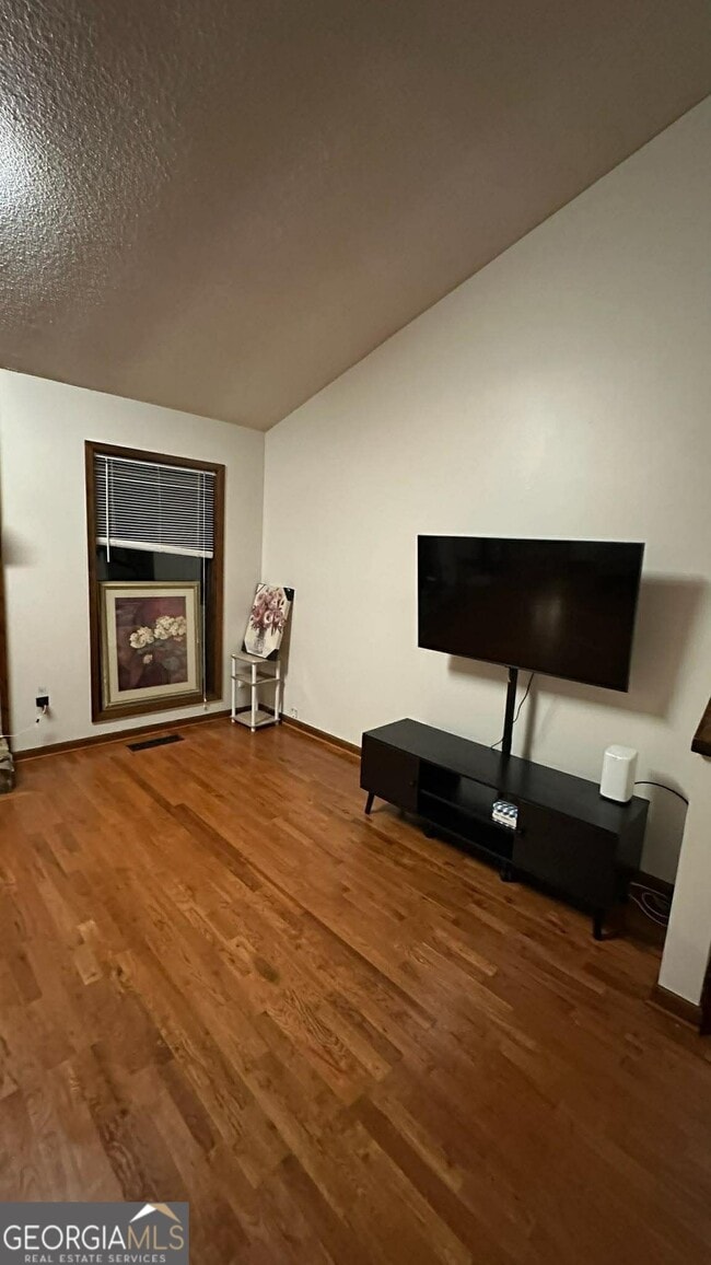 Building Photo - 3966 N Indian Cir NW