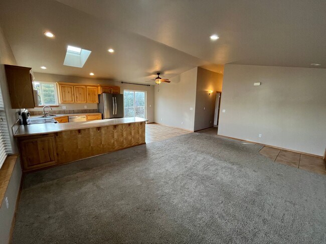 Building Photo - 2901 NE Pinnacle Pl