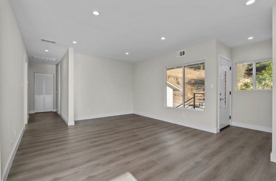 Building Photo - 1881 Verdugo Loma Dr