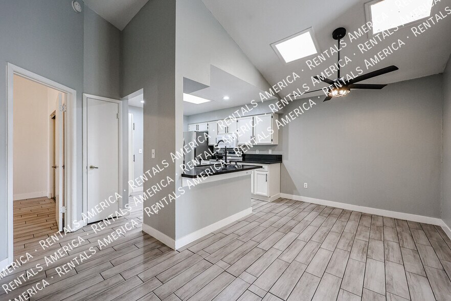 Building Photo - 1631 E Javelina Cir