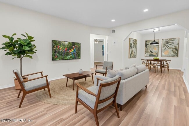 Building Photo - 8717 Pinon Dr