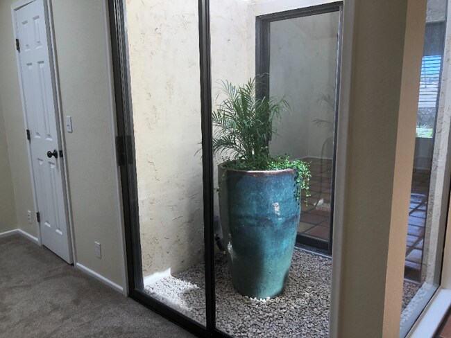 Building Photo - 7946 E Sabino Sunrise Cir