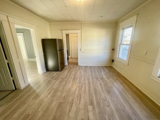 Building Photo - 275 Cooke St