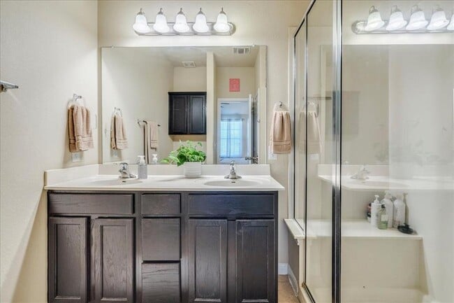 Building Photo - 712 Lost Pines Ln