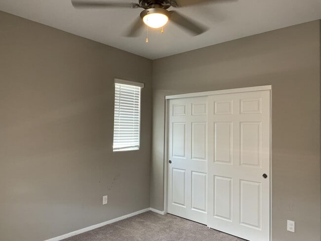 Building Photo - 3 Bedroom townhome in Mountains Edge