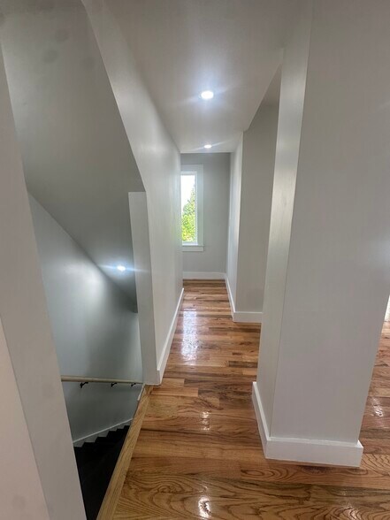 Building Photo - 4 Upham Ave