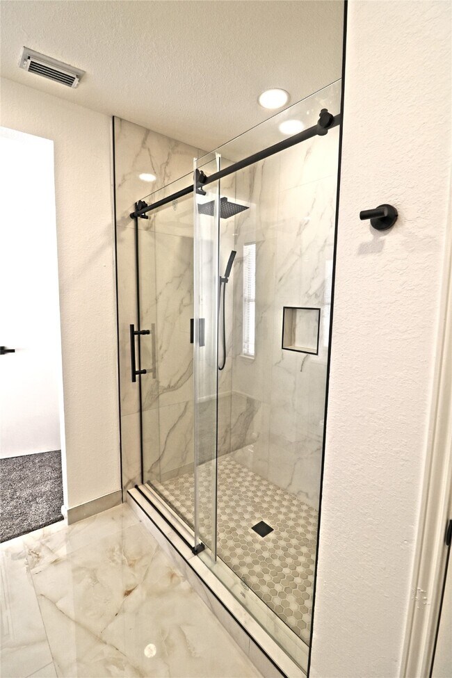 Building Photo - 9611 Rads Point