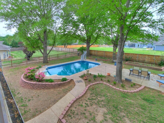 Building Photo - This stunning 4-bedroom, 3.5-bathroom home...