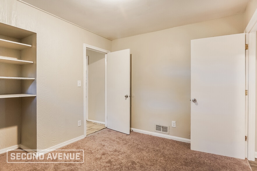 Building Photo - 9725 Red Ln Dr