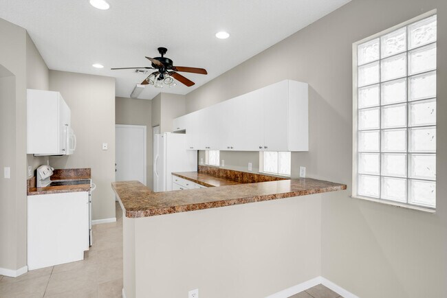 Building Photo - 7787 Springfield Lake Dr