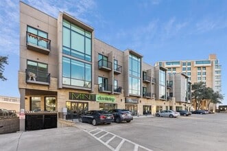 Building Photo - 5320 E Mockingbird Ln