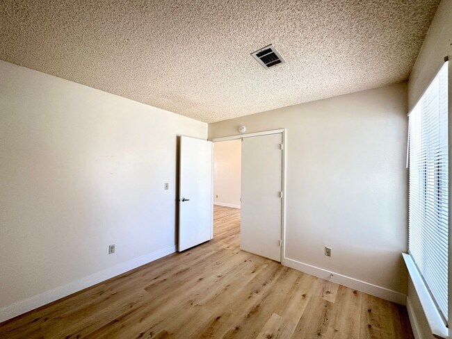 Building Photo - Desert Breeze Amd