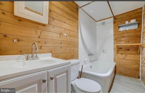 2nd FL: Full Bath - 223 Jackson St