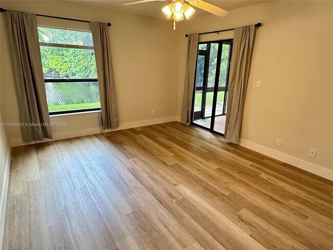 Building Photo - 3864 Carambola Cir N