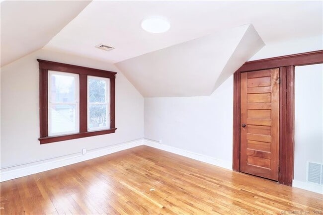 Building Photo - 165 Elm St