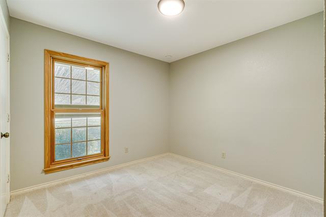 Building Photo - 355 Aspenway Dr