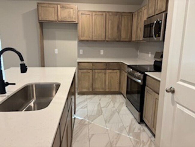 Building Photo - FIRST MONTH FREE - Beautiful New Home!