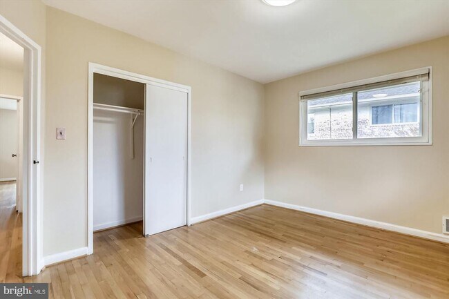 Building Photo - 4503 Traymore St