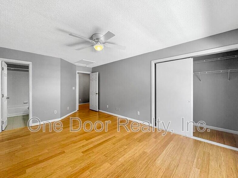 Building Photo - 805 Settlement Dr