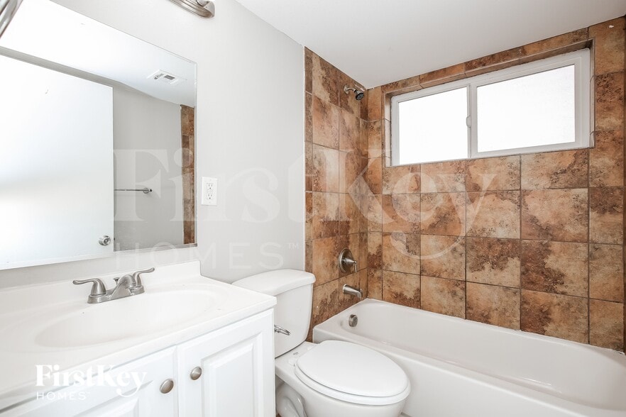 Building Photo - 4747 Everman Dr