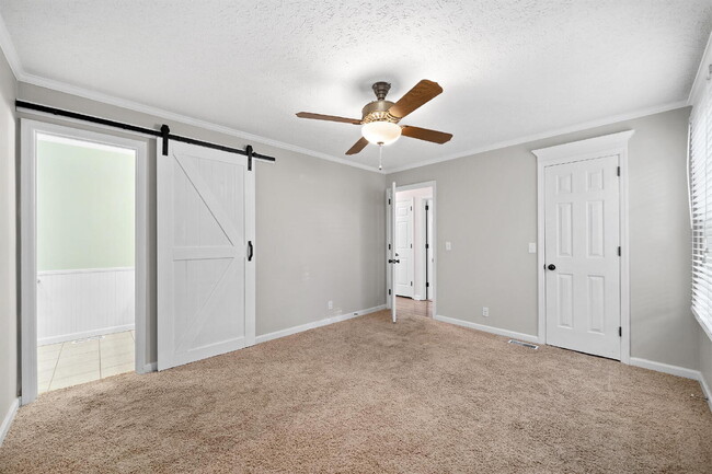 Building Photo - Huge Corner Lot in Glen Oaks!
