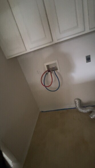 Building Photo - 867 S Brett St