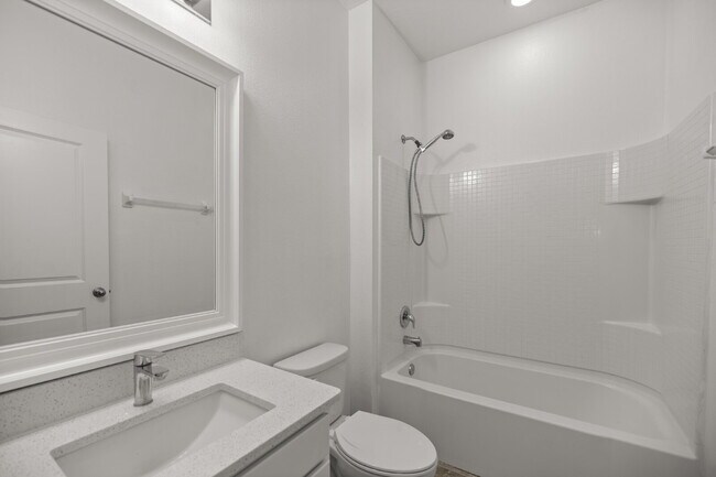 Building Photo - Spacious 4 Bedroom Home with Private Mother-in-Law Suite – Pet Friendly & Move-In Ready!