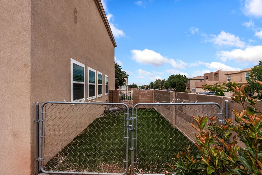 Dog Run - 8201 Wolverine Dr NW