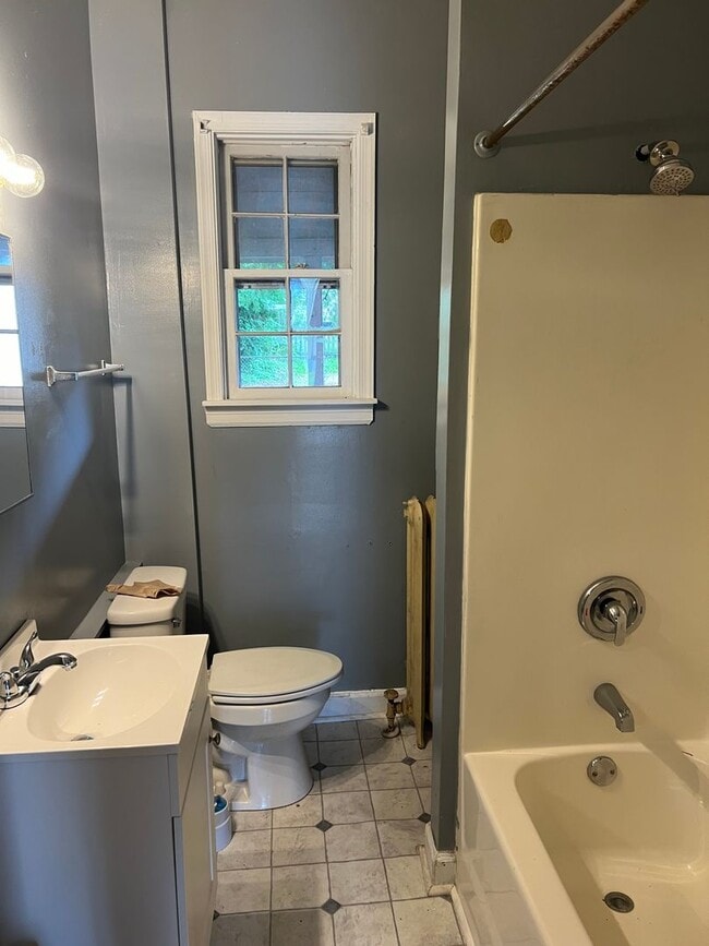 Building Photo - 702 Northside Ave