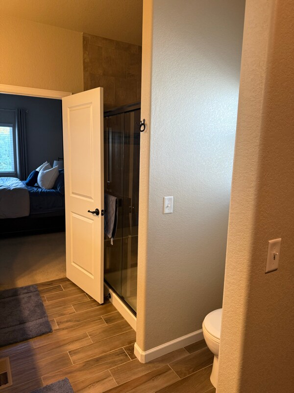 Building Photo - 724 Pioneer Dr