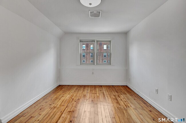 Building Photo - 119 Dwight St