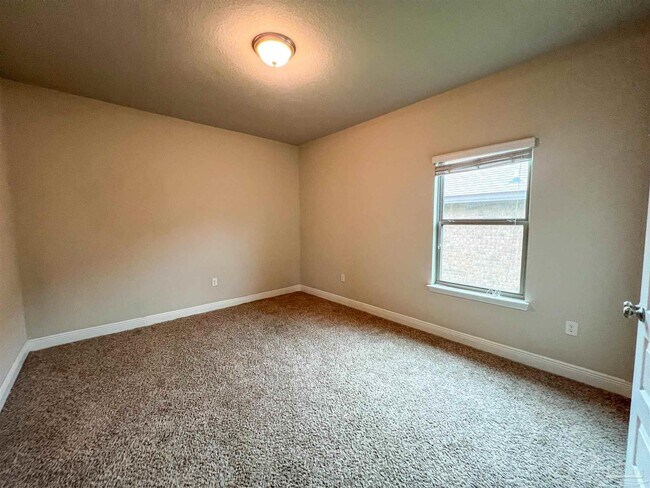 Building Photo - 9379 Pebble Stone Dr