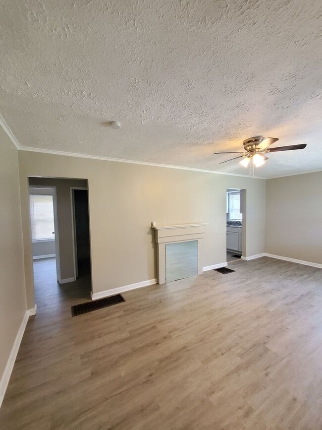 Building Photo - 3 BEDROOM SINGLE FAMILY HOME