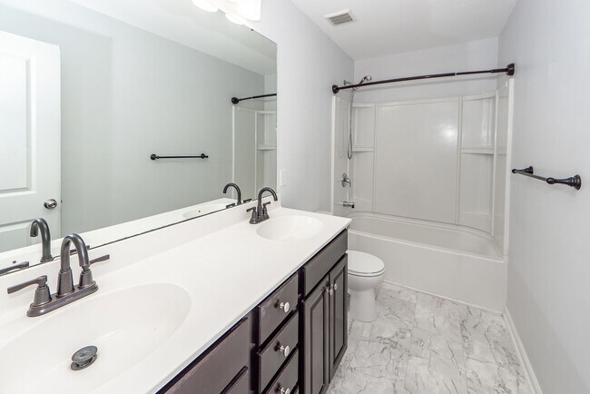 Building Photo - 5 Bedroom 3 Bath Home in Cane Bay Plantation - Summerville