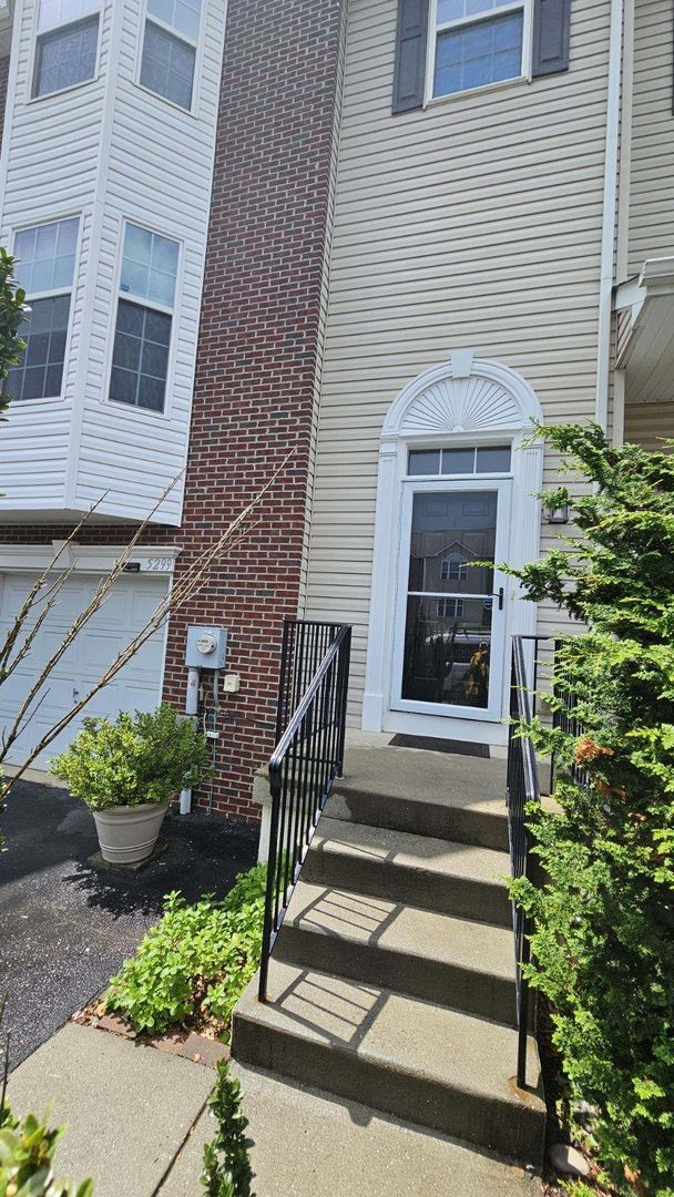 Building Photo - THREE BEDROOM TOWNHOUSE- East Penn Schools