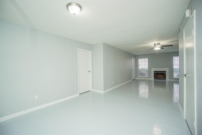 Building Photo - 7400 Bellerive Dr