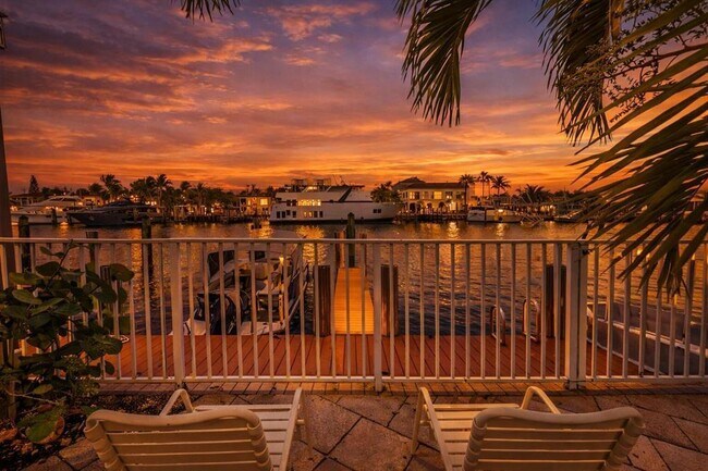 Building Photo - 815 Middle River Dr