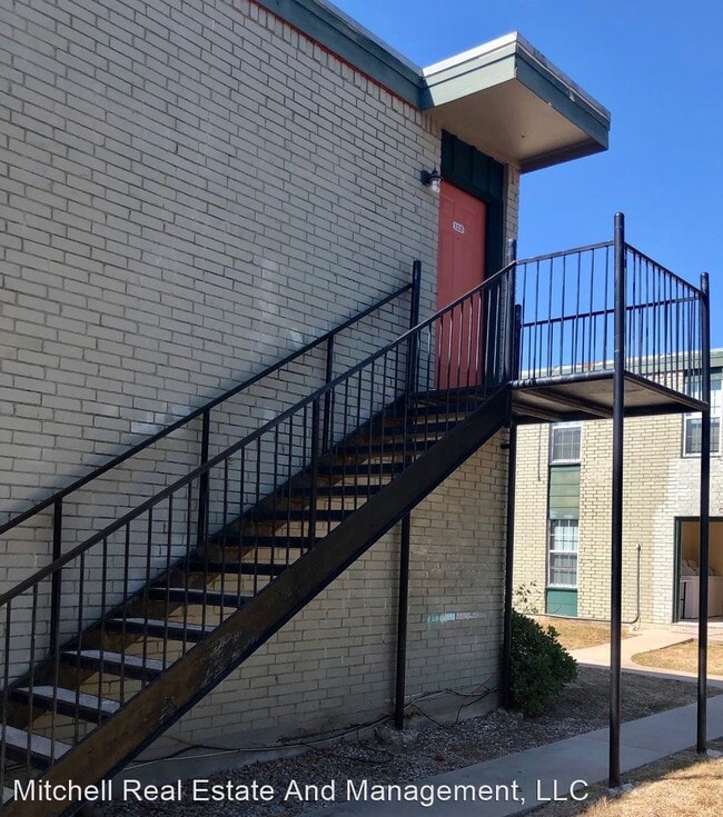 Building Photo - 3 br, 1 bath House - 207 Love St. Apt. 112